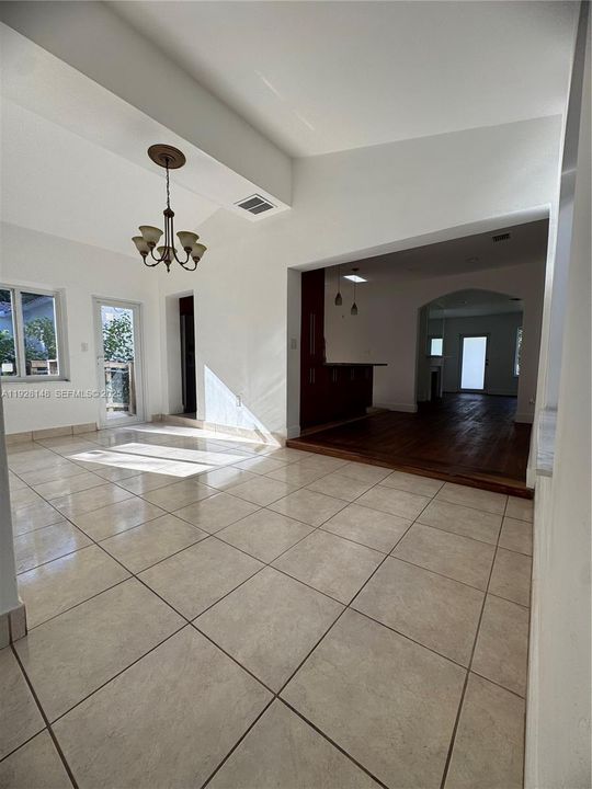 В аренду: $7,500 (4 спален, 2 ванн, 2290 Квадратных фут)