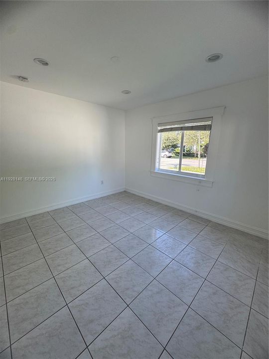 В аренду: $7,500 (4 спален, 2 ванн, 2290 Квадратных фут)