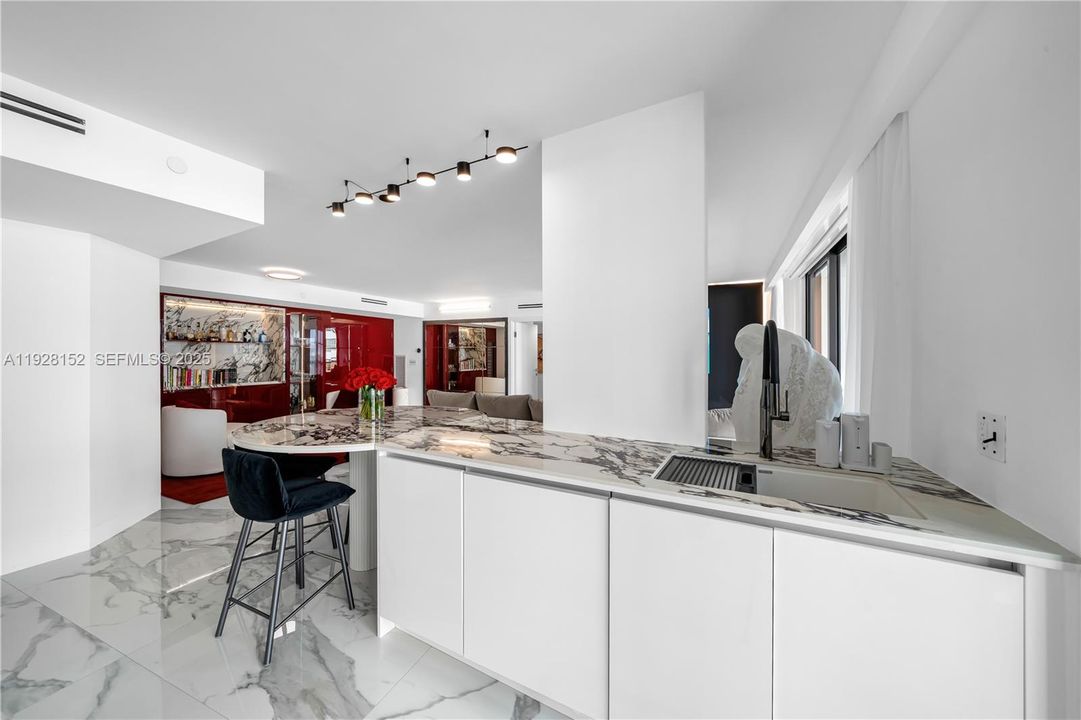 На продажу: $1,750,000 (2 спален, 2 ванн, 1477 Квадратных фут)