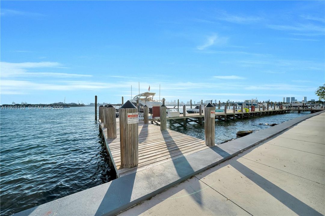 На продажу: $1,750,000 (2 спален, 2 ванн, 1477 Квадратных фут)