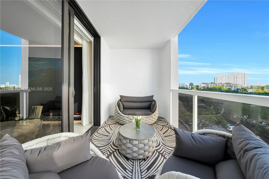 На продажу: $1,750,000 (2 спален, 2 ванн, 1477 Квадратных фут)