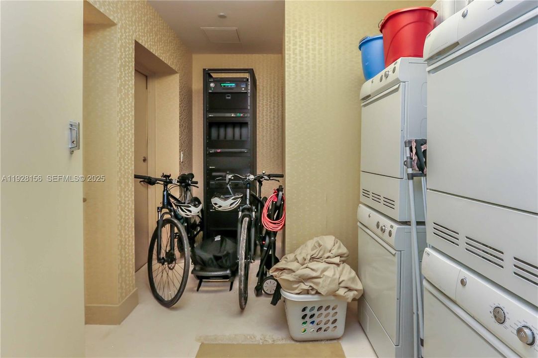 For Sale: $2,980,000 (3 beds, 3 baths, 2768 Square Feet)