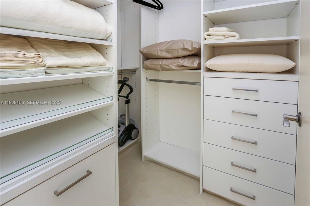 For Sale: $2,980,000 (3 beds, 3 baths, 2768 Square Feet)