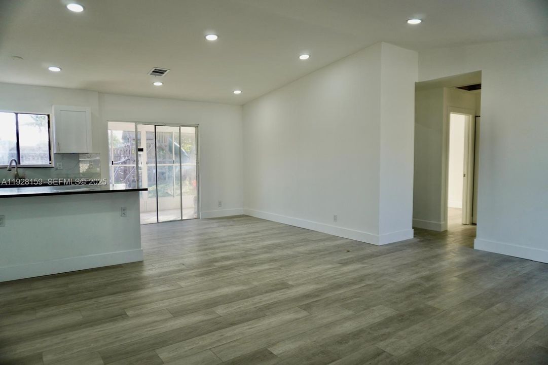 待售: $445,000 (3 贝兹, 2 浴室, 1170 平方英尺)