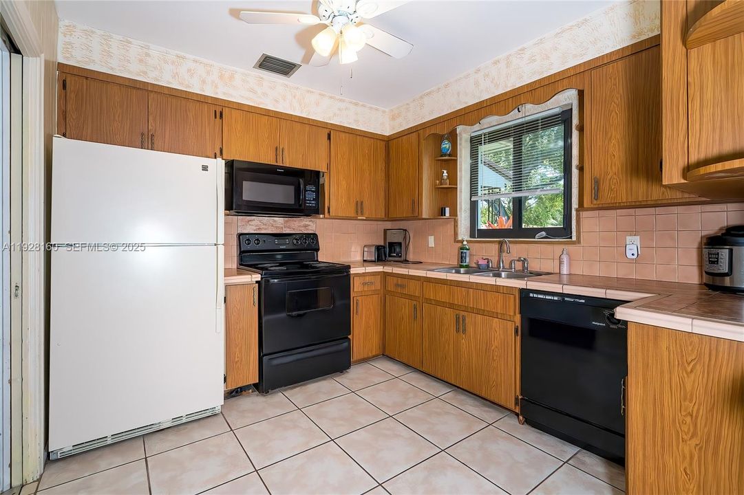 待售: $575,000 (3 贝兹, 3 浴室, 2146 平方英尺)