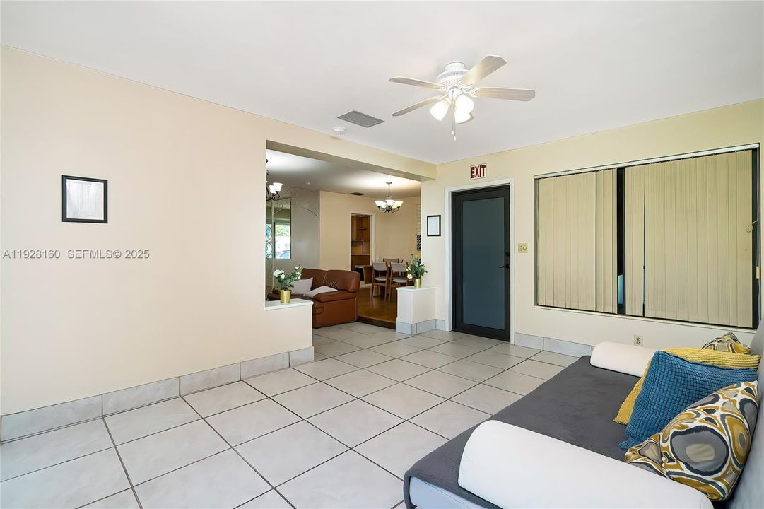 待售: $575,000 (3 贝兹, 3 浴室, 2146 平方英尺)