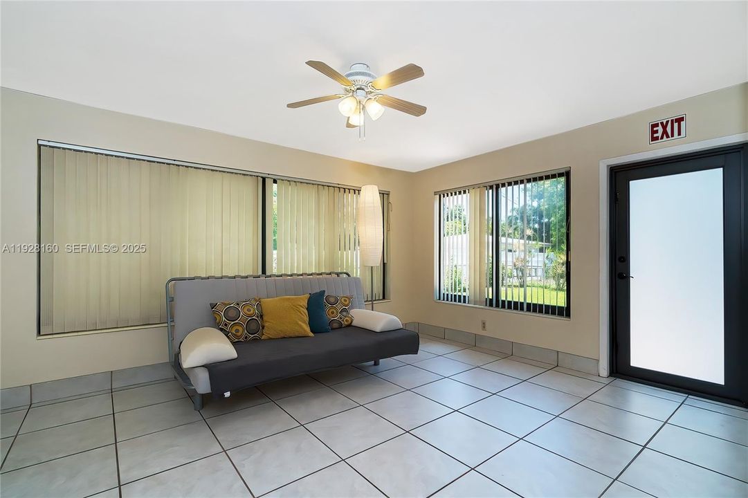 待售: $575,000 (3 贝兹, 3 浴室, 2146 平方英尺)