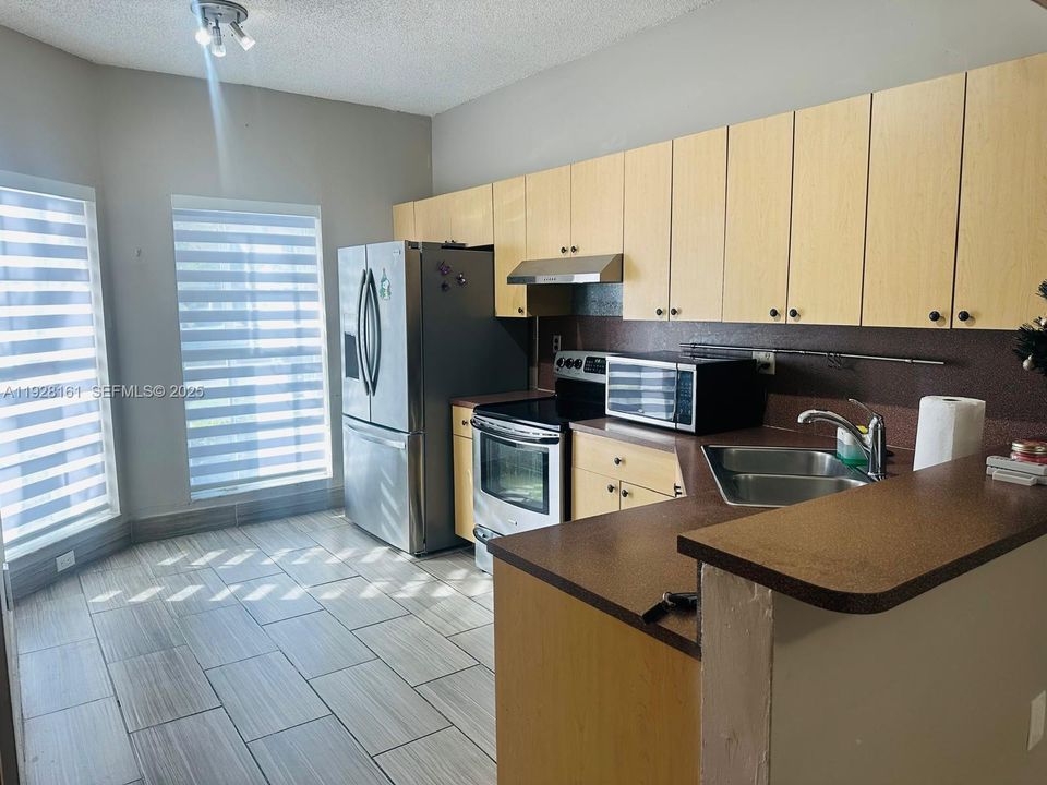 For Rent: $2,800 (3 beds, 2 baths, 1515 Square Feet)