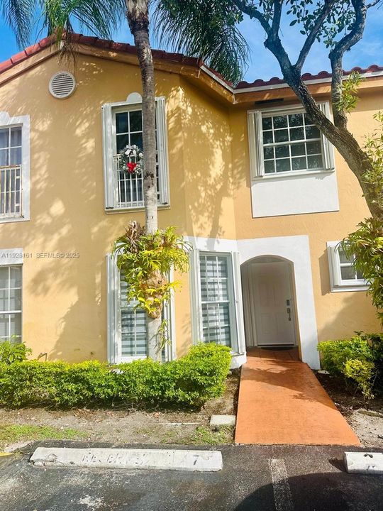 For Rent: $2,800 (3 beds, 2 baths, 1515 Square Feet)