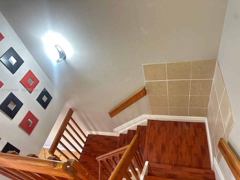 For Rent: $2,800 (3 beds, 2 baths, 1515 Square Feet)