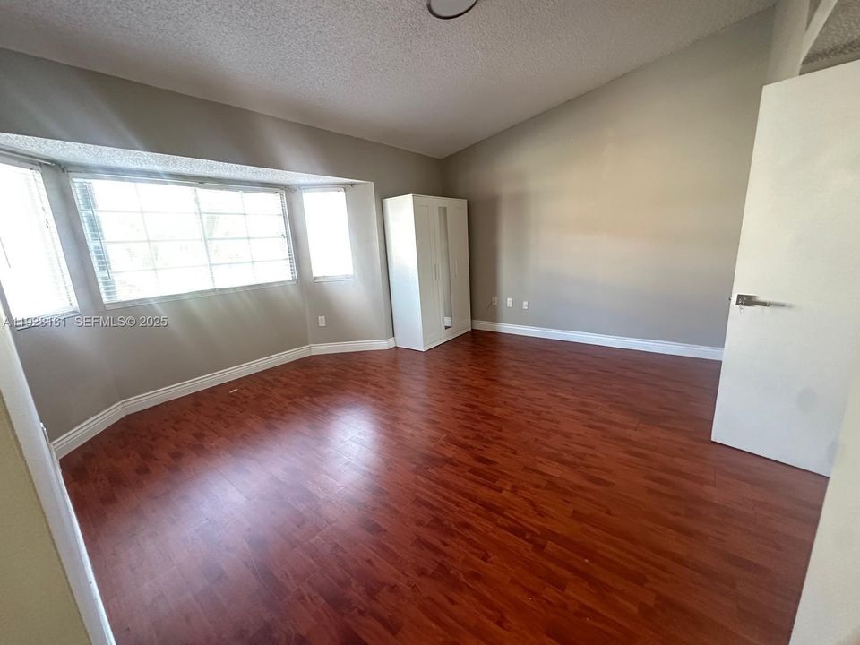 For Rent: $2,800 (3 beds, 2 baths, 1515 Square Feet)