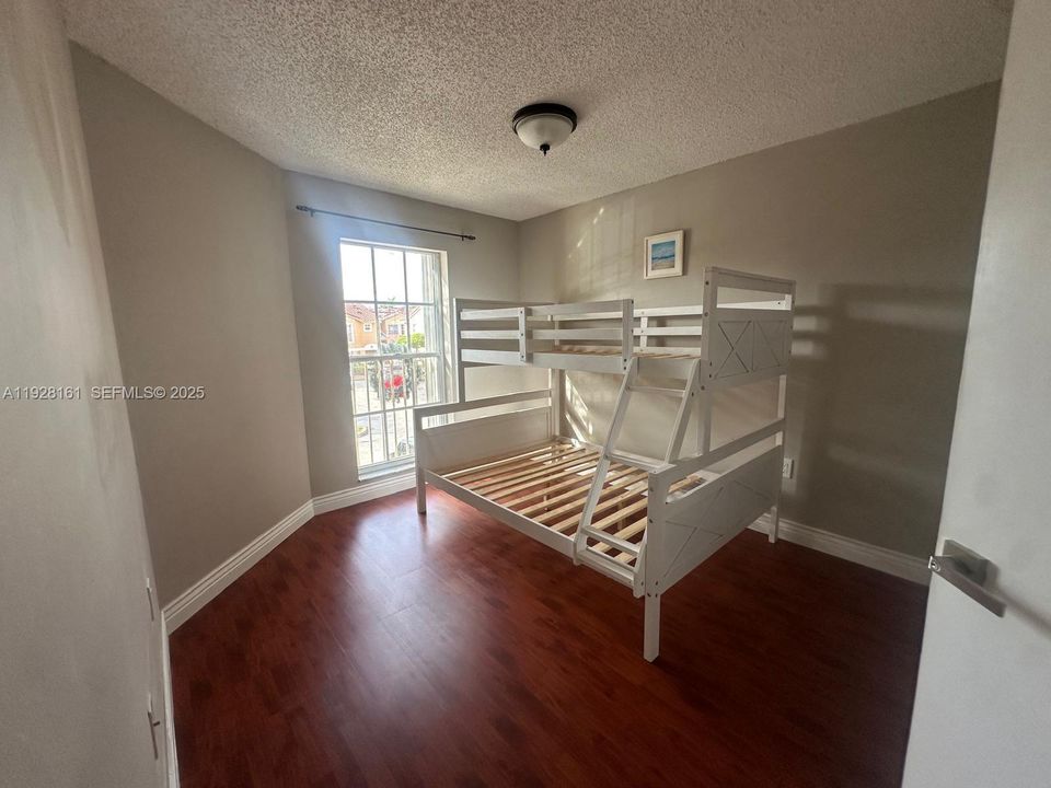 For Rent: $2,800 (3 beds, 2 baths, 1515 Square Feet)