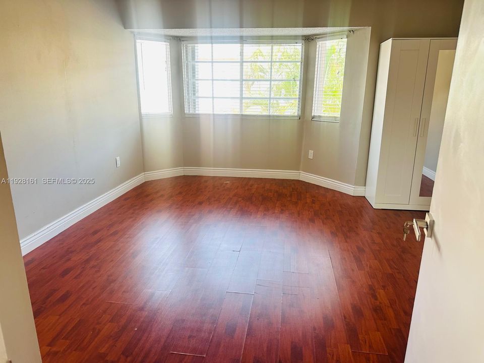 For Rent: $2,800 (3 beds, 2 baths, 1515 Square Feet)