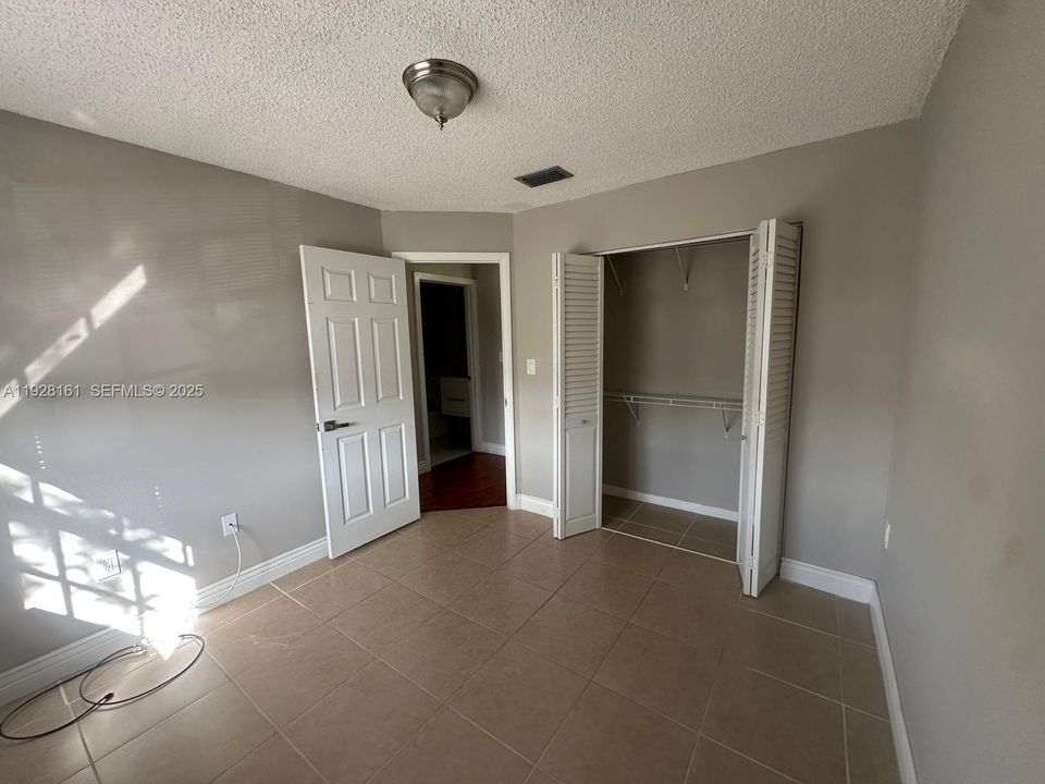 For Rent: $2,800 (3 beds, 2 baths, 1515 Square Feet)