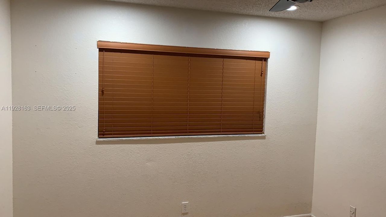 出租: $2,050 (2 贝兹, 2 浴室, 1030 平方英尺)