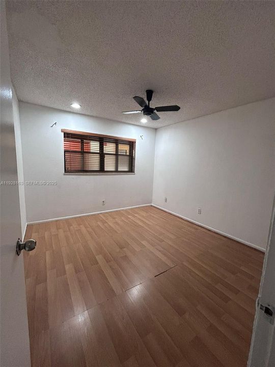 出租: $2,050 (2 贝兹, 2 浴室, 1030 平方英尺)