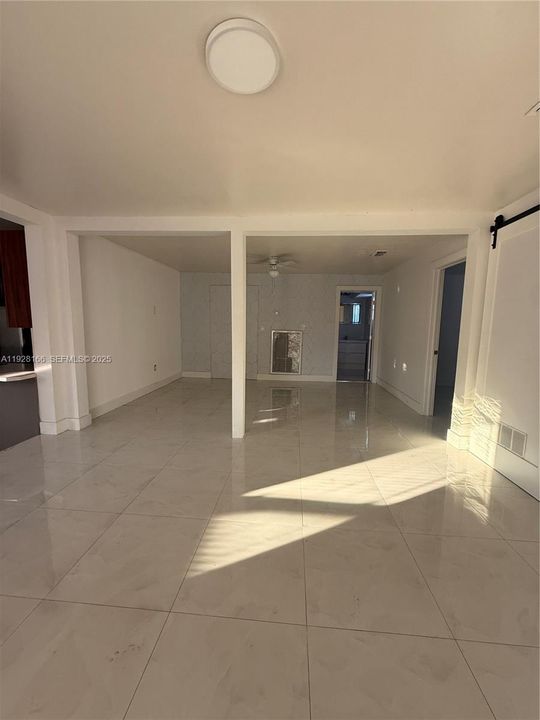 В аренду: $2,500 (2 спален, 1 ванн, 928 Квадратных фут)