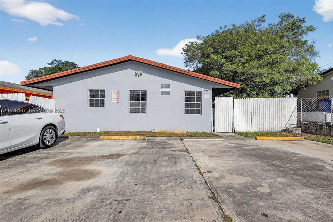 В аренду: $2,100 (2 спален, 2 ванн, 924 Квадратных фут)