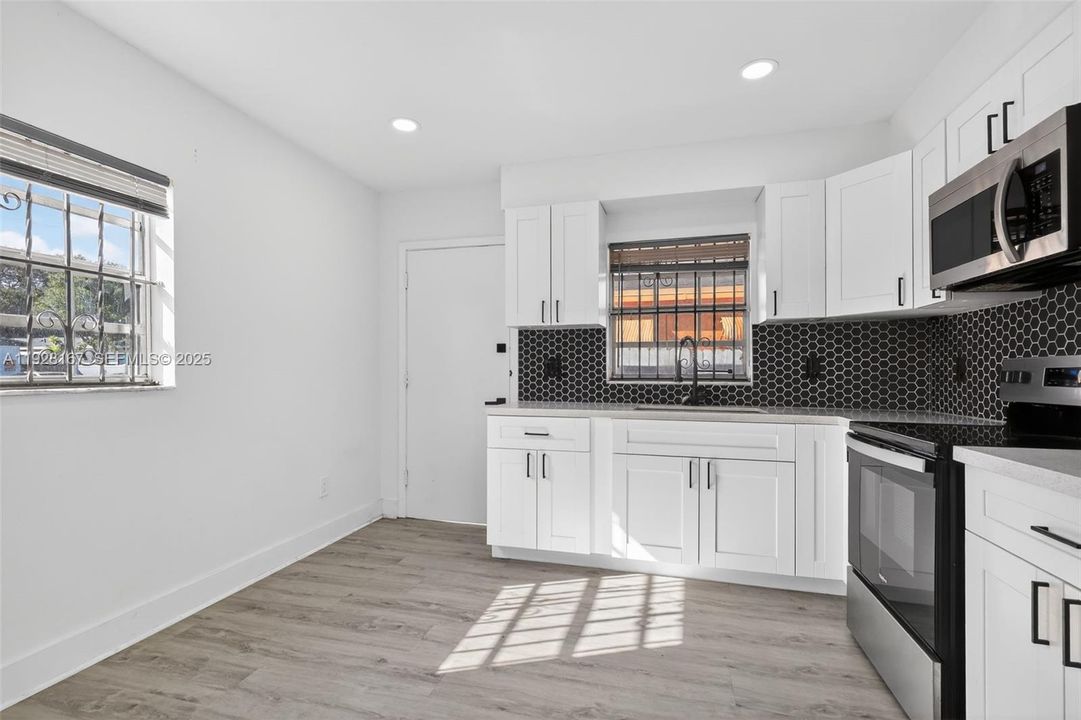 В аренду: $2,100 (2 спален, 2 ванн, 924 Квадратных фут)