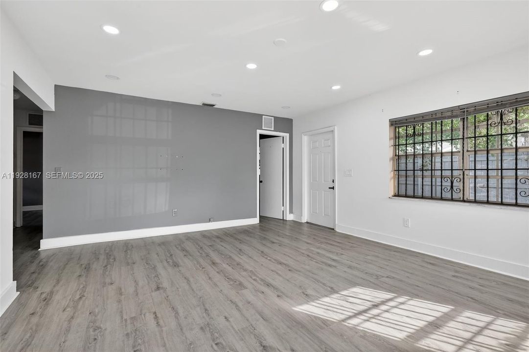 В аренду: $2,100 (2 спален, 2 ванн, 924 Квадратных фут)