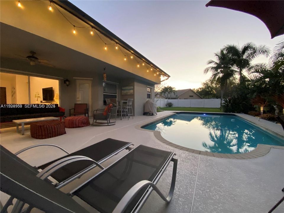 出租: $5,200 (4 贝兹, 2 浴室, 2044 平方英尺)