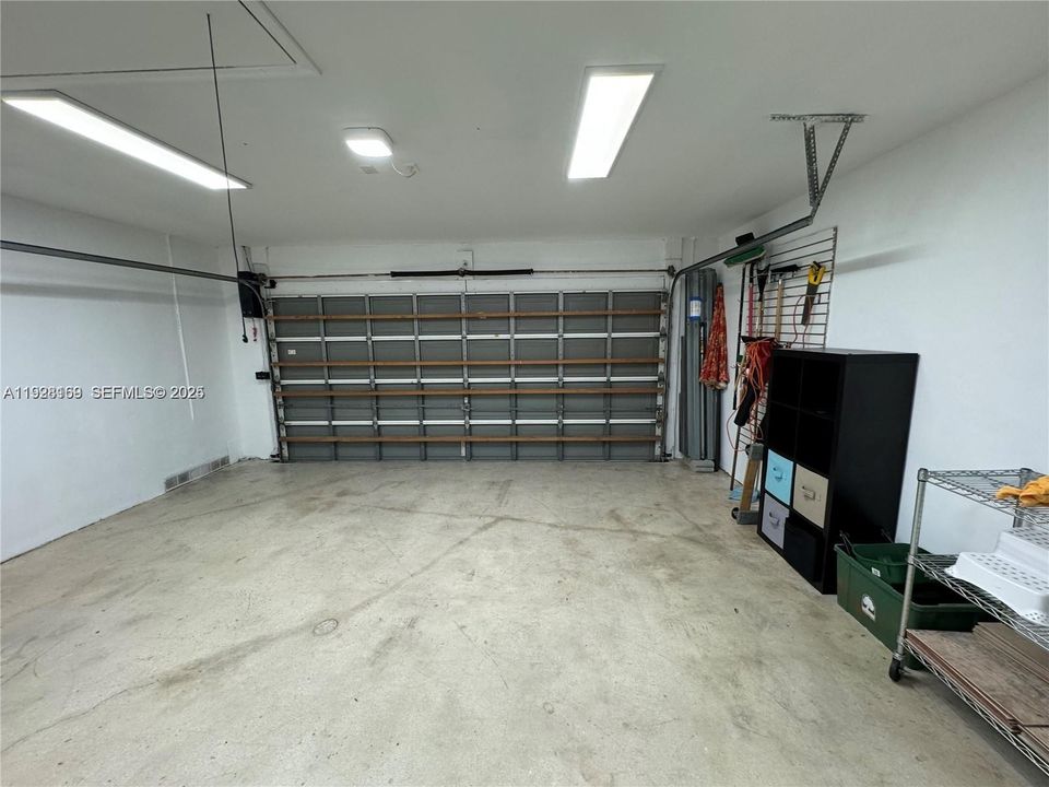 出租: $5,200 (4 贝兹, 2 浴室, 2044 平方英尺)