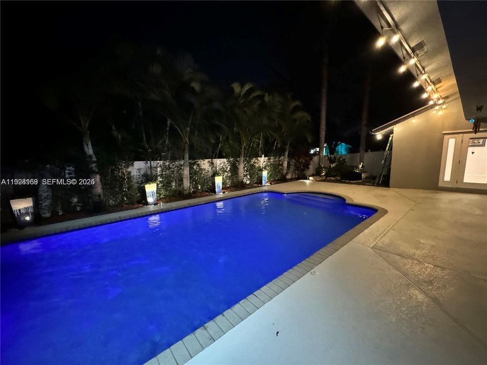 出租: $5,200 (4 贝兹, 2 浴室, 2044 平方英尺)