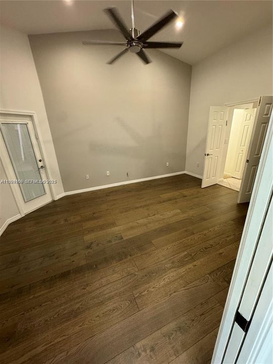 出租: $5,200 (4 贝兹, 2 浴室, 2044 平方英尺)