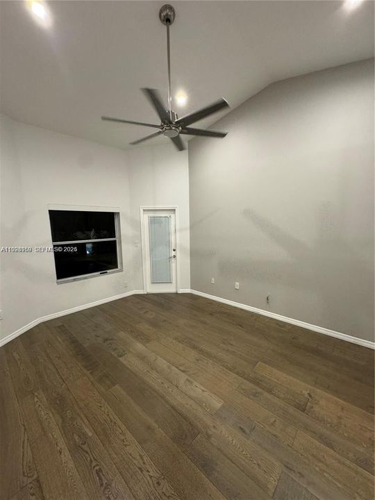 出租: $5,200 (4 贝兹, 2 浴室, 2044 平方英尺)