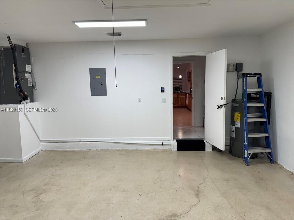 出租: $5,200 (4 贝兹, 2 浴室, 2044 平方英尺)