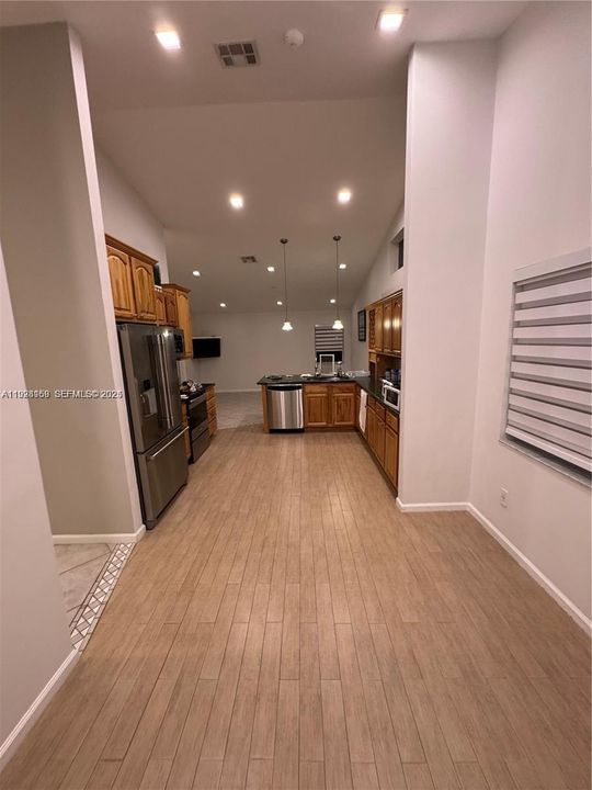 出租: $5,200 (4 贝兹, 2 浴室, 2044 平方英尺)