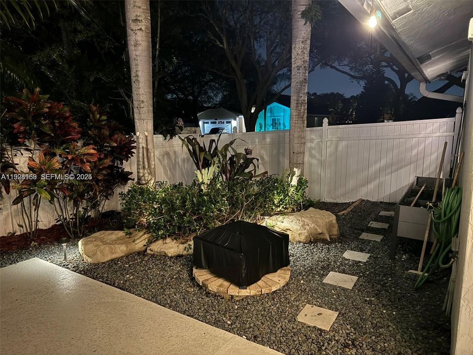 出租: $5,200 (4 贝兹, 2 浴室, 2044 平方英尺)