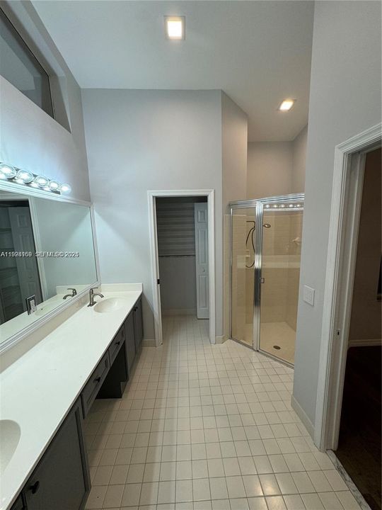 出租: $5,200 (4 贝兹, 2 浴室, 2044 平方英尺)