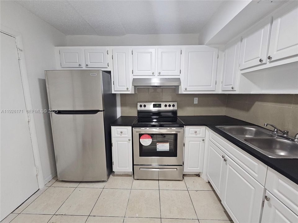 For Sale: $152,000 (2 beds, 2 baths, 1100 Square Feet)