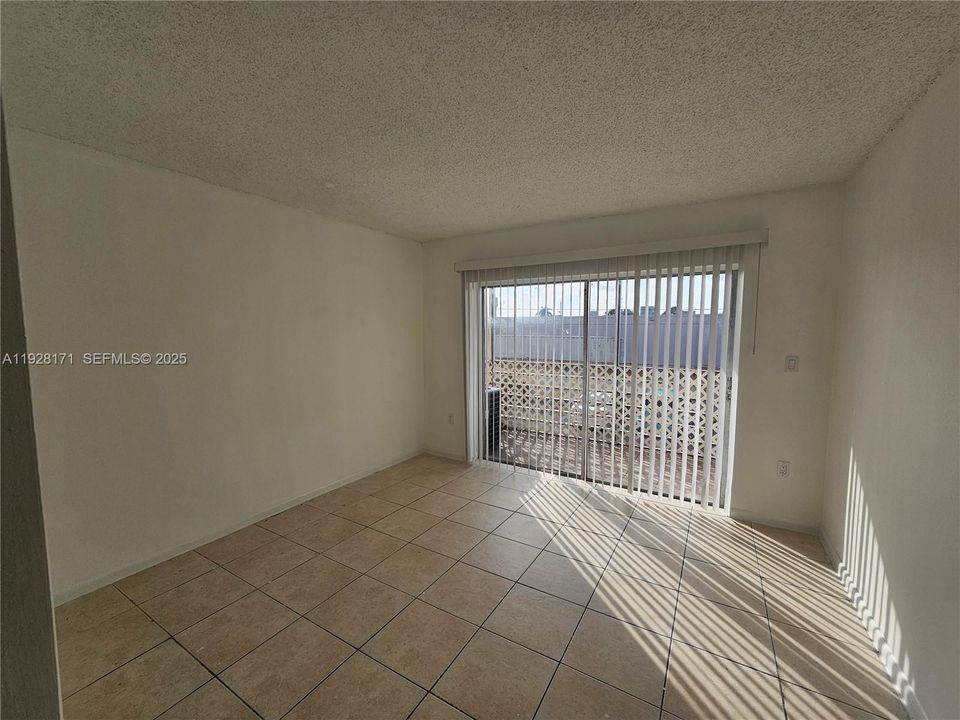 For Sale: $152,000 (2 beds, 2 baths, 1100 Square Feet)