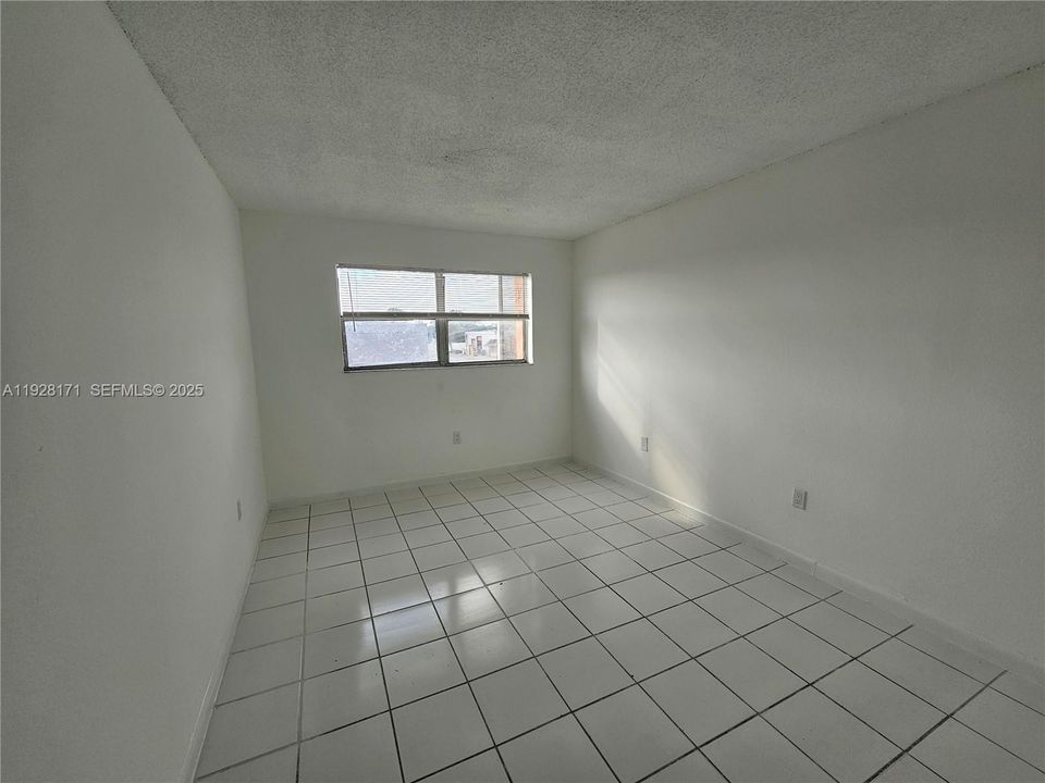 For Sale: $152,000 (2 beds, 2 baths, 1100 Square Feet)