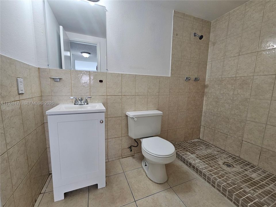 For Sale: $152,000 (2 beds, 2 baths, 1100 Square Feet)