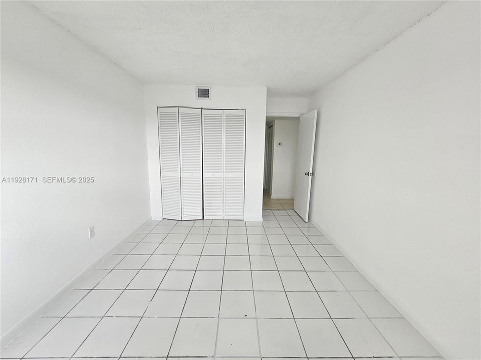 For Sale: $152,000 (2 beds, 2 baths, 1100 Square Feet)