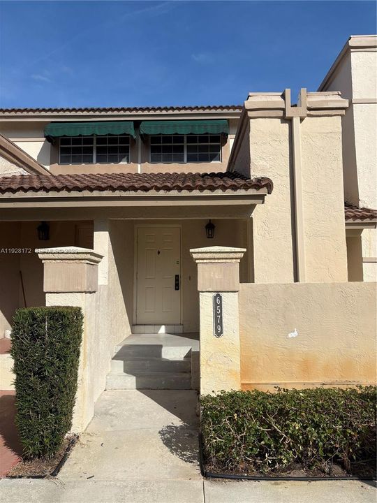 En Venta: $375,000 (2 camas, 2 baños, 1126 Pies cuadrados)