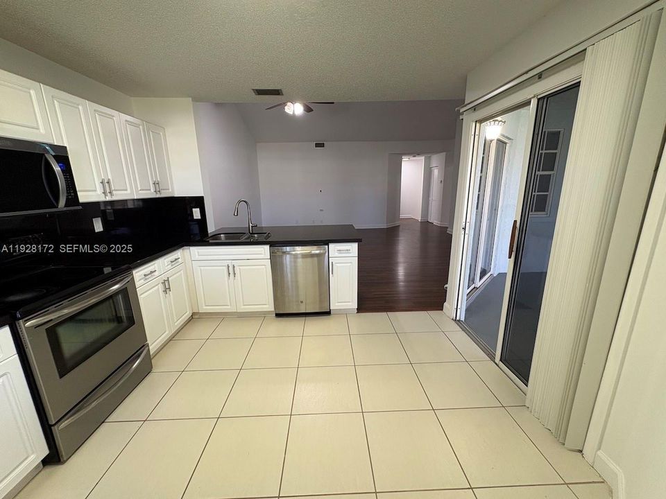 En Venta: $375,000 (2 camas, 2 baños, 1126 Pies cuadrados)