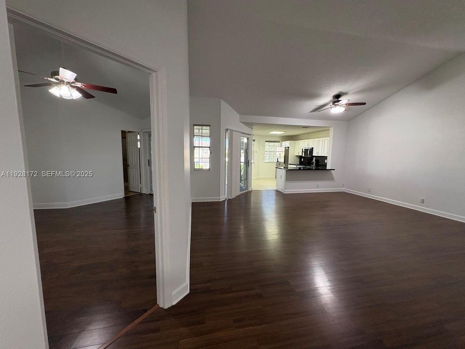 En Venta: $375,000 (2 camas, 2 baños, 1126 Pies cuadrados)