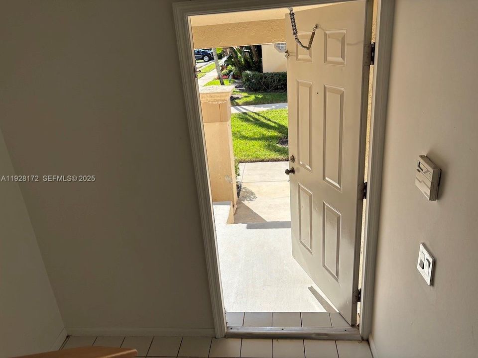 En Venta: $375,000 (2 camas, 2 baños, 1126 Pies cuadrados)