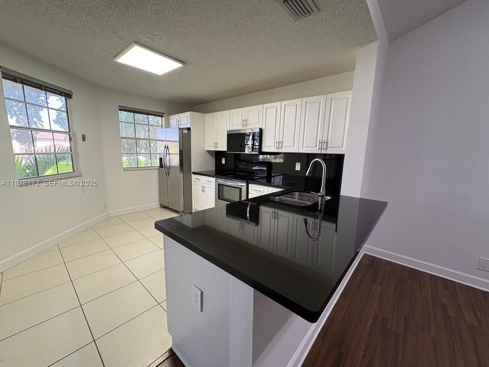 En Venta: $375,000 (2 camas, 2 baños, 1126 Pies cuadrados)