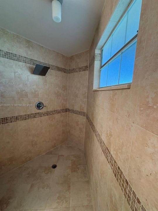 En Venta: $375,000 (2 camas, 2 baños, 1126 Pies cuadrados)