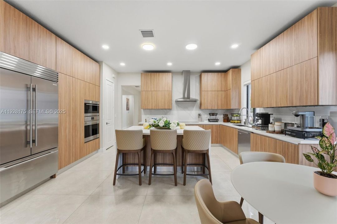 На продажу: $2,550,000 (5 спален, 5 ванн, 4212 Квадратных фут)