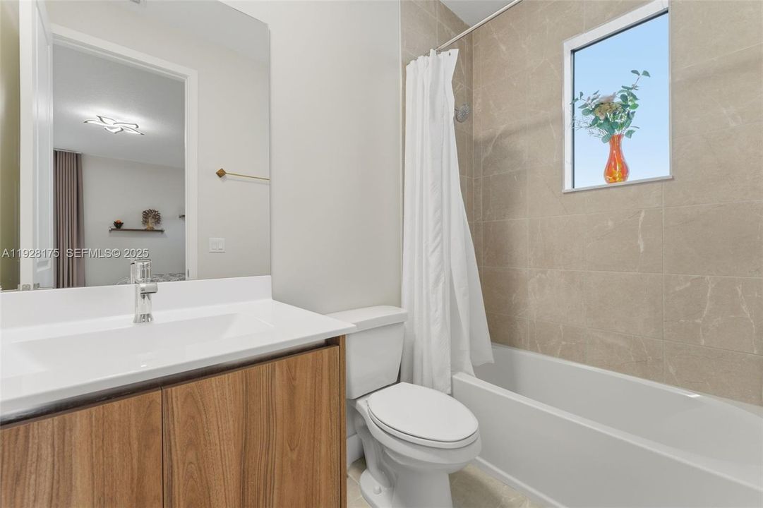 На продажу: $2,550,000 (5 спален, 5 ванн, 4212 Квадратных фут)