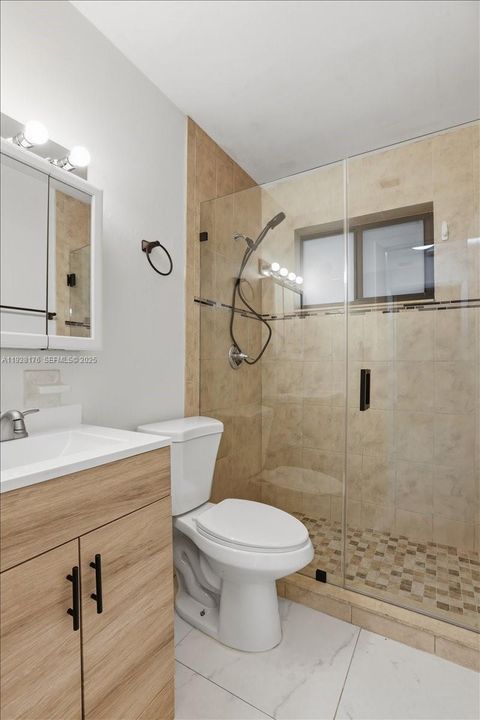 В аренду: $2,000 (2 спален, 1 ванн, 827 Квадратных фут)