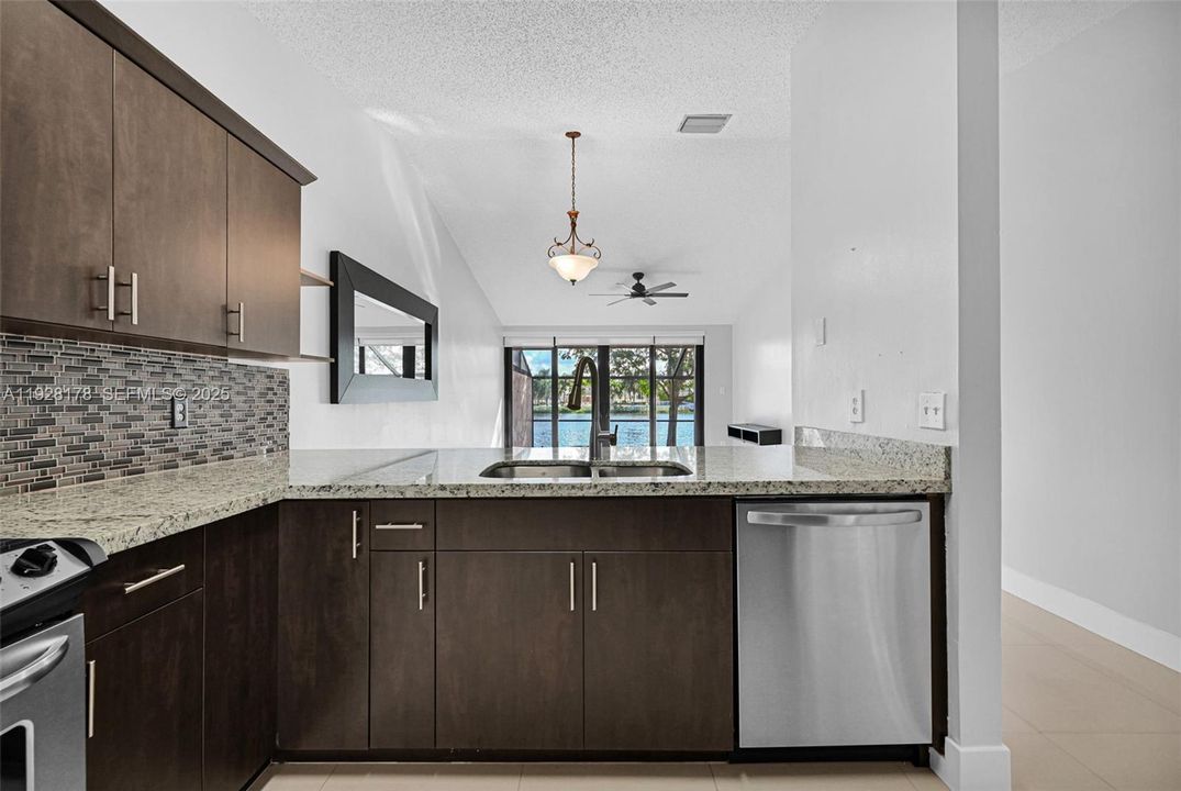 For Rent: $2,850 (2 beds, 2 baths, 1018 Square Feet)