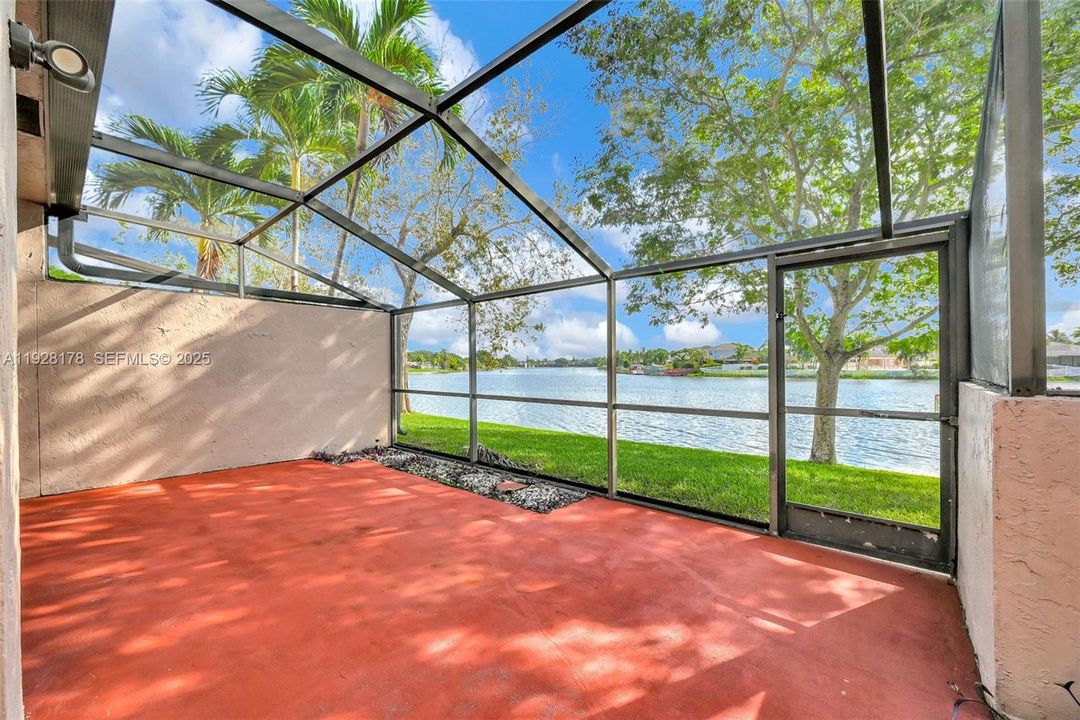 For Rent: $2,850 (2 beds, 2 baths, 1018 Square Feet)