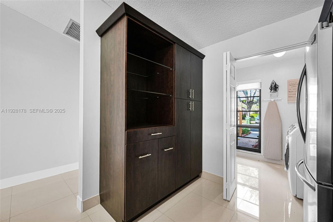 For Rent: $2,850 (2 beds, 2 baths, 1018 Square Feet)